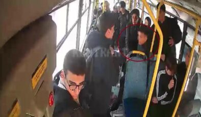 İki lise öğrencisi okul çıkışında birbirini bıçakladı